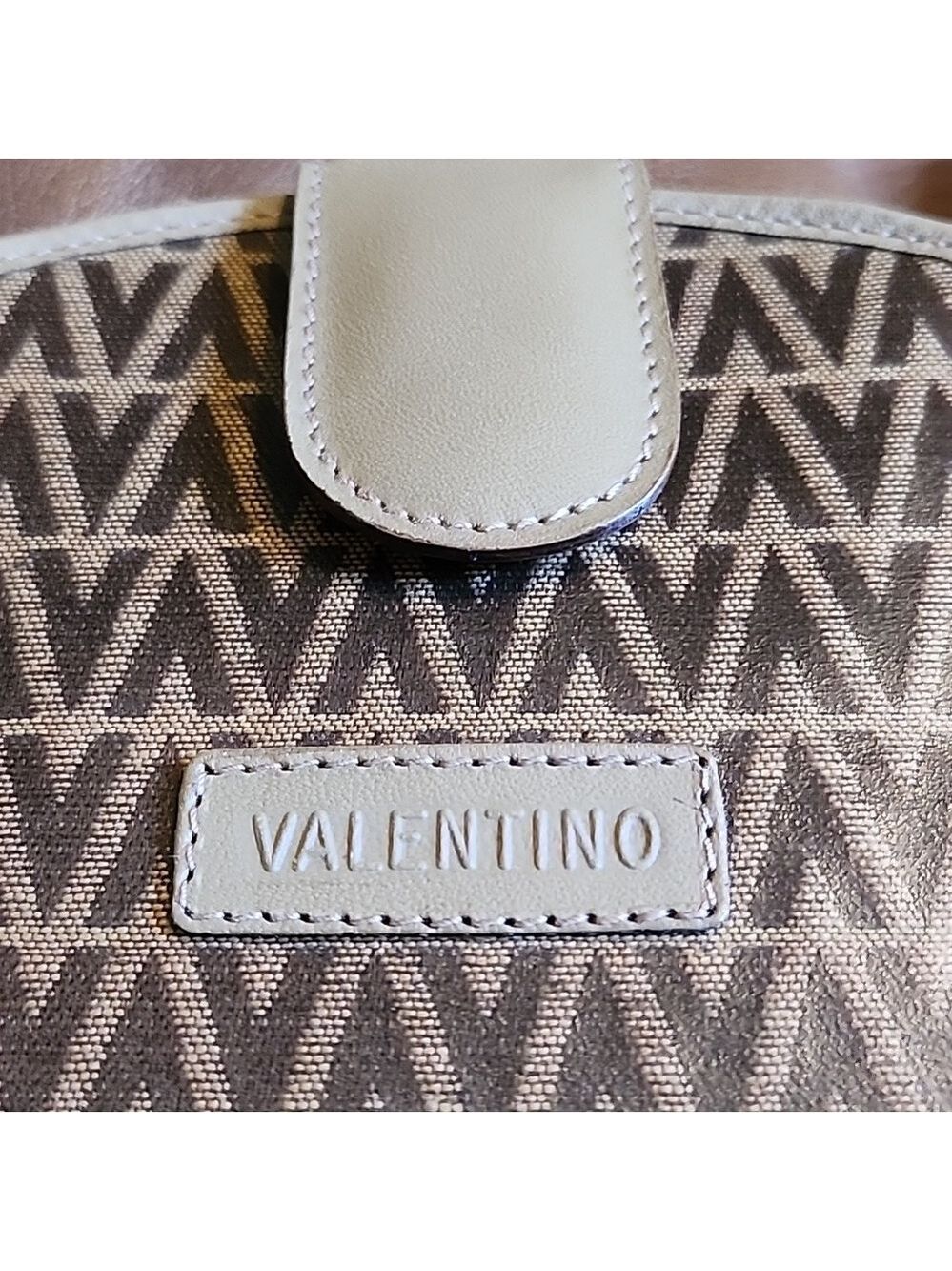 Mario Valentino  Wallet - Picture 2 of 15
